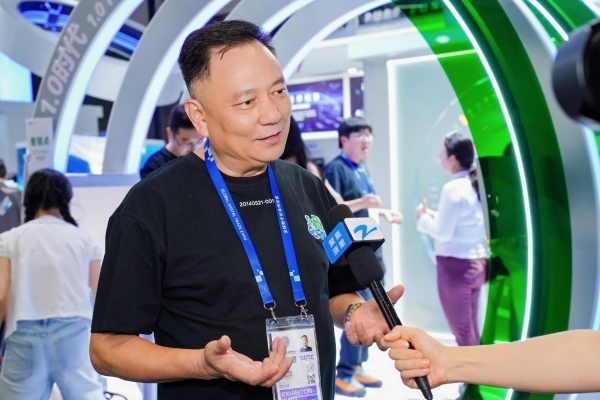 数贸会现场直击！可靠股份以AI赋能银发生态 智能产品首发引热潮