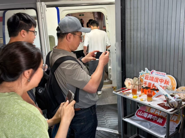世赛遇上中秋 东航开展特色主题航班活动