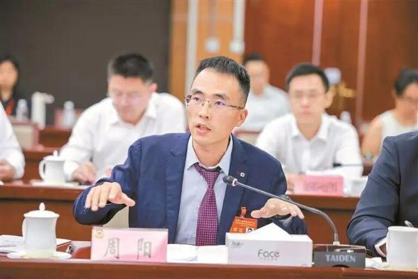 扎根产业一线发声！乐其创新SmallRig周阳履职龙华政协，献策产创融合发展 