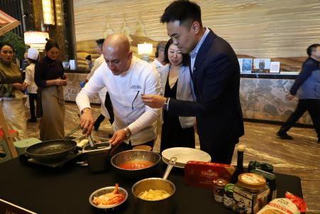 丝路交响架味之桥 西宁富力万达文华酒店青海家宴绽放高原 中意美食交流获意大利主流媒体关注 