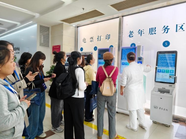 灵活就业除了外卖、网约车，最火的居然是去考陪诊师？轻松月入过万 