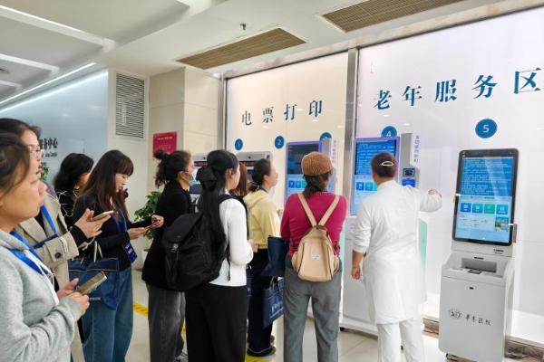 灵活就业除了外卖、网约车，最火的居然是去考陪诊师？轻松月入过万 