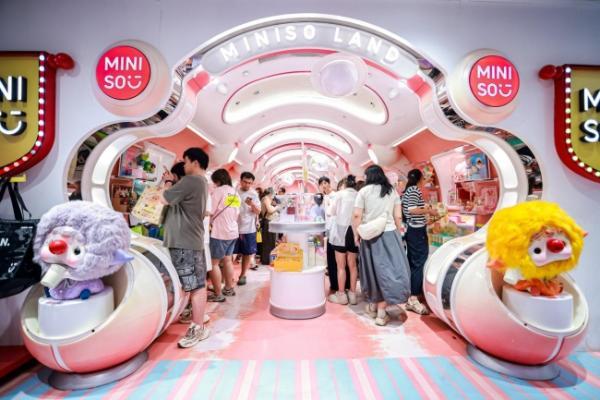 YOYO破2亿、CHOUCHOU首发售罄，名创优品IP运营能力持续释放 