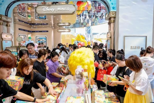 YOYO破2亿、CHOUCHOU首发售罄，名创优品IP运营能力持续释放 