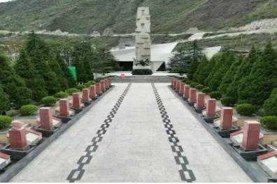这个国庆，把假期交给泸定，大渡河畔，红色记忆与雪山云海撞个满怀 