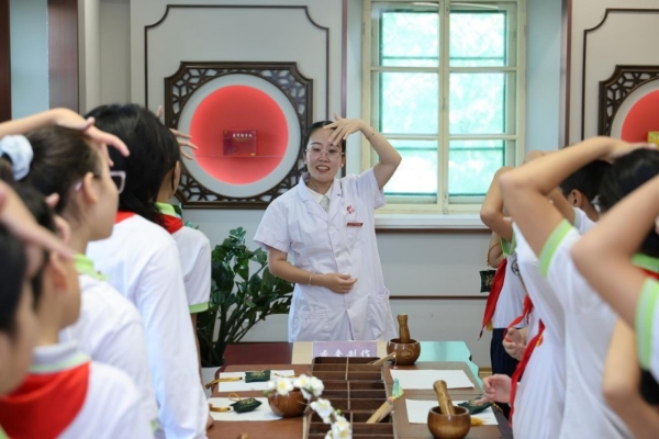 本草润心 国粹育人 北京同仁堂中医药文化进校园研学基地授牌仪式圆满举行 