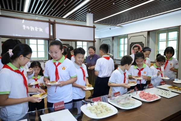本草润心 国粹育人 北京同仁堂中医药文化进校园研学基地授牌仪式圆满举行 