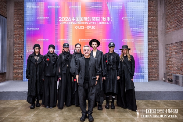 丝鸣启序，丝韵循自然 齐锦工坊 × 金顶奖设计师刘勇登陆 2026 中国国际时装周（秋季） 