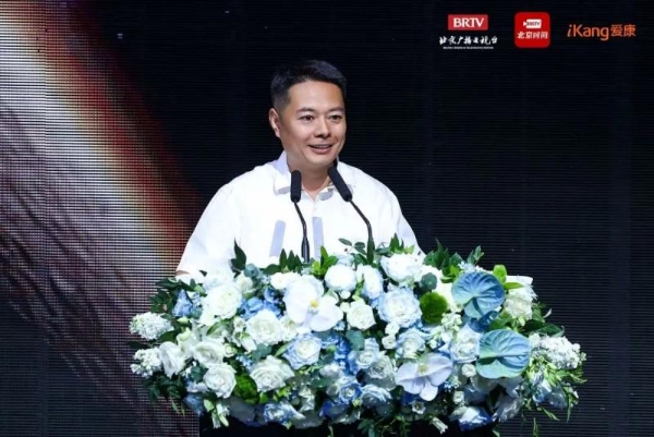 爱康集团AI生命展启幕：当硬核医疗科技遇上先锋艺术 
