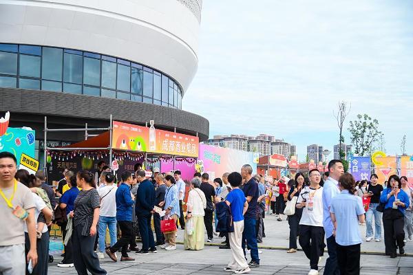 盛筵当垆 村糖崃聚！第二届成都“村糖会”暨AIIC酒业创新与投资大会启幕 