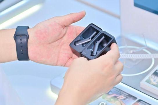 AI同传品类开创者落地首家线下体验店 时空壶入驻上海绿地外滩全球定制中心