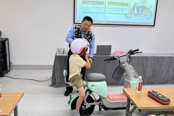 282城775场安全科普活动落地 九号携手交警打造沉浸式骑行安全课堂