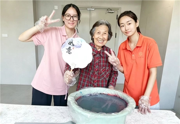 不让照护耗光亲情 椿萱茂认可疗法落地多城 