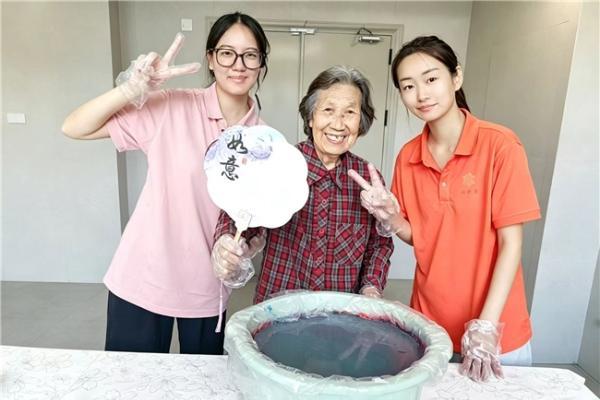 不让照护耗光亲情 椿萱茂认可疗法落地多城 