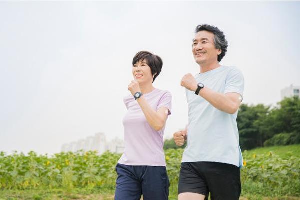 动态血糖仪和扎手指的血糖仪哪个好？从“误差”看两种监测方式的真实差异 