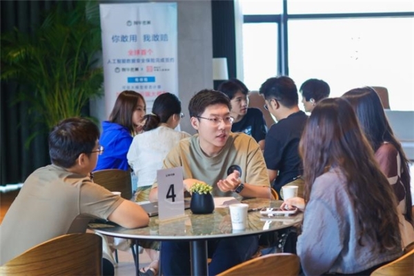 从不敢说到放心用：密态计算的第一个验证场背后，藏着AI的万亿新底座 