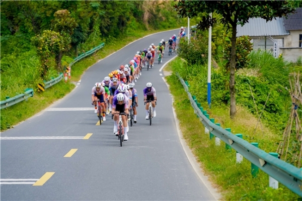 劳里·塔姆斩获2026“犀旺杯”环黄山国际公路自行车赛第二赛段冠军 