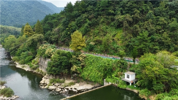 劳里·塔姆斩获2026“犀旺杯”环黄山国际公路自行车赛第二赛段冠军 