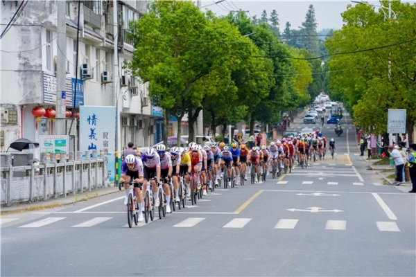 劳里·塔姆斩获2026“犀旺杯”环黄山国际公路自行车赛第二赛段冠军 