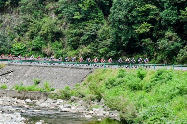 劳里·塔姆斩获2026“犀旺杯”环黄山国际公路自行车赛第二赛段冠军 
