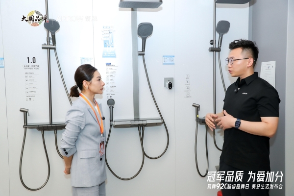 冠军品质落地线下！刘璇走进箭牌门店，体验鸿蒙智选卫浴智慧场景 