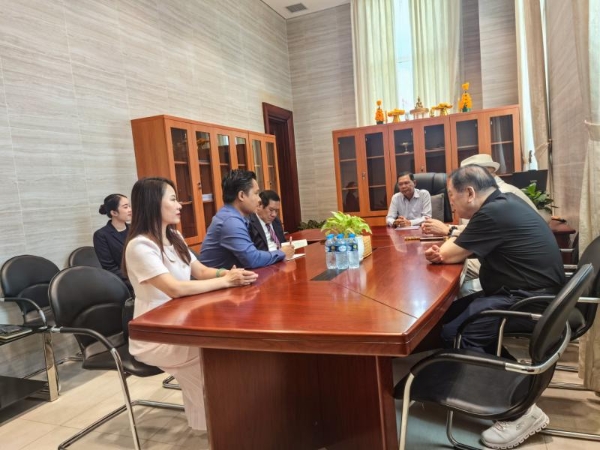 美国巴拿马万国博览会中国区代表团应邀访问老挝政府 