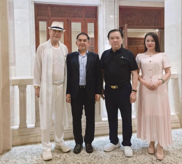 美国巴拿马万国博览会中国区代表团应邀访问老挝政府 