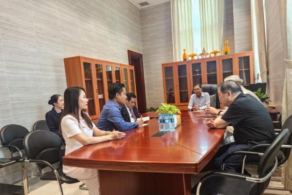 美国巴拿马万国博览会中国区代表团应邀访问老挝政府 