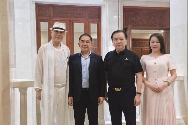 美国巴拿马万国博览会中国区代表团应邀访问老挝政府 