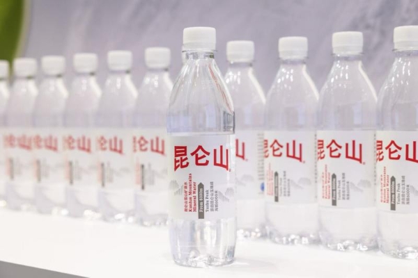 十年同行再赴赛场，昆仑山矿泉水“雪域白”新装亮相2026中网  