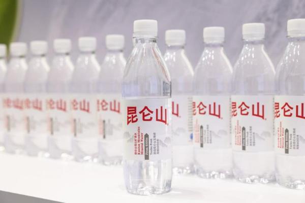 十年同行再赴赛场，昆仑山矿泉水“雪域白”新装亮相2026中网  