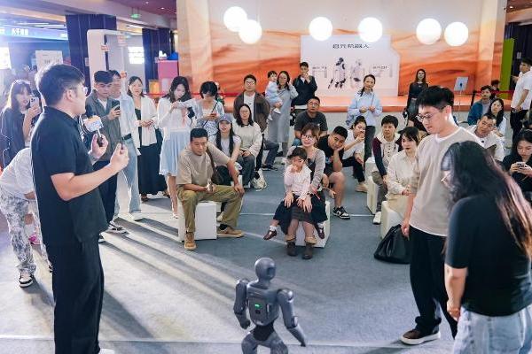 启元机器人新品发布会召开，个人机器人落地千年古都西安 