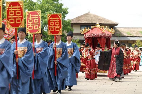 拈花湾“拈花有囍”双节盛典启幕：家国同庆，共赴国风喜事 