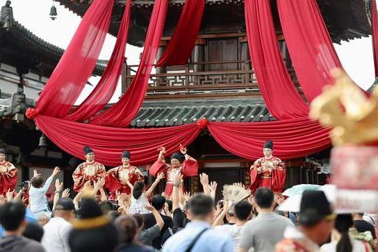 拈花湾“拈花有囍”双节盛典启幕：家国同庆，共赴国风喜事 