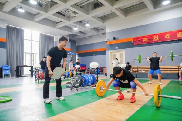 2026年中华全国体育基金会“小米体育奖学金项目”五周年公益研学活动在山东淄博举行 
