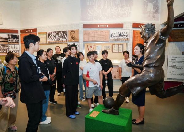 2026年中华全国体育基金会“小米体育奖学金项目”五周年公益研学活动在山东淄博举行 