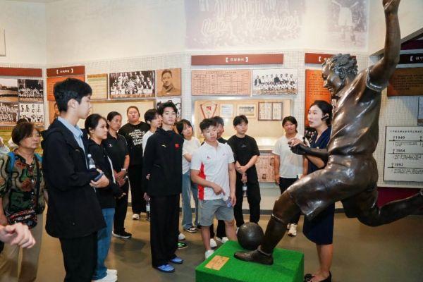 2026年中华全国体育基金会“小米体育奖学金项目”五周年公益研学活动在山东淄博举行 