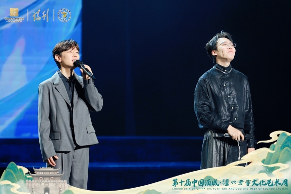 群星闪耀泸州 郁可唯高歌引爆十周年荣耀盛典之夜 