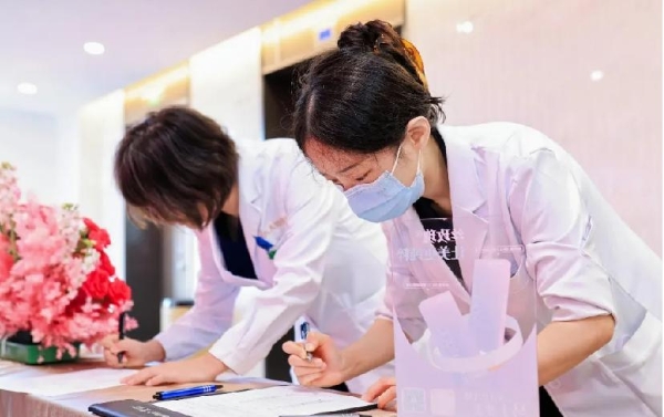 专业同行 丝玫瑰正式进驻八大处整形 
