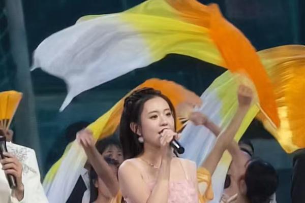 从梁家辉电影中的童星到区瑞强演唱会嘉宾 姚心悦的舞台成长线