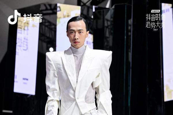 “万相” 之中，看见中国设计的时代回响