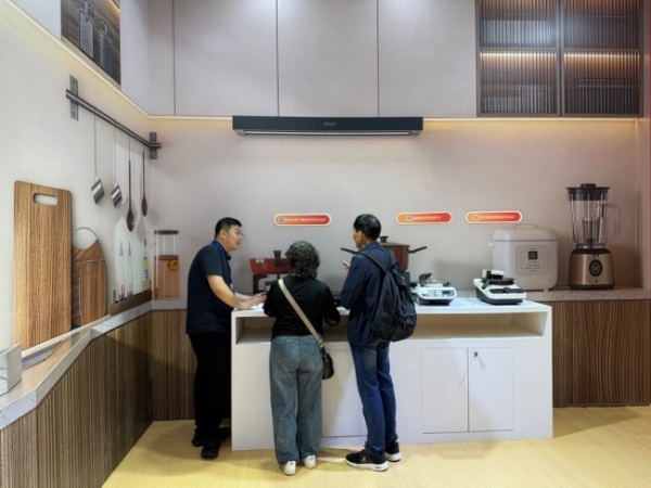 从“单品购买”走向“场景改造”京东加速构建一站式居家适老化服务体系 