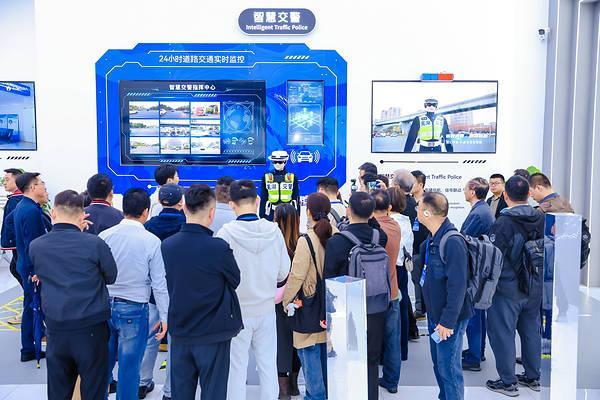 从"上岗"到规模化应用：墨甲发布会释放机器人全球产业化新信号