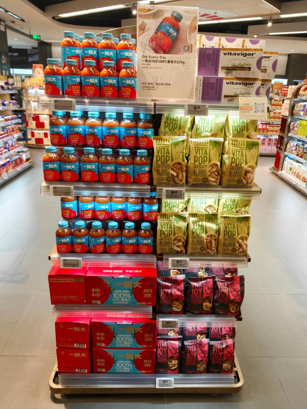 一颗大™×Ole'联名款100%NFC番茄汁上架全国106家精超门店，高端渠道布局再提速