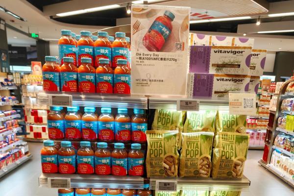 一颗大™×Ole'联名款100%NFC番茄汁上架全国106家精超门店，高端渠道布局再提速