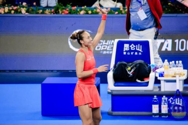 两代金花闪耀中网主场！昆仑山矿泉水见证中国网球力量接续绽放