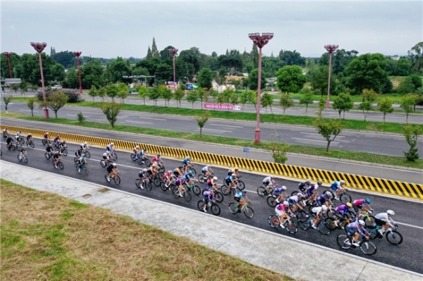 武阳里2026中国公路自行车公开赛（眉山彭山站）热力启幕！