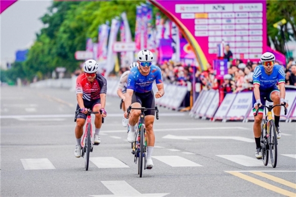 武阳里2026中国公路自行车公开赛（眉山彭山站）热力启幕！