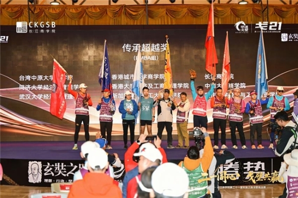砾石砺行，戈壁建功｜长江戈 21 斩获大满贯，多城校友接力共迎勇士凯旋戈壁