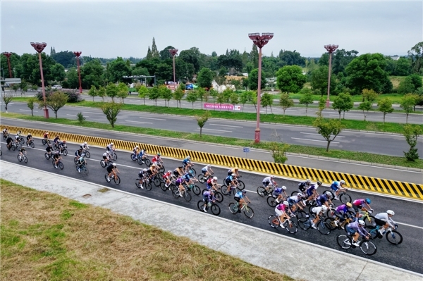 武阳里2026中国公路自行车公开赛（眉山彭山站）热力启幕！ 